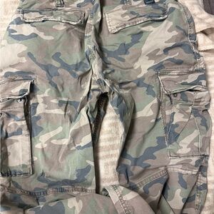 American Eagle Outfitters Green Camouflage Cargo Pants
